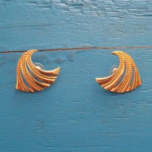 Vintage Goldtone Earrings